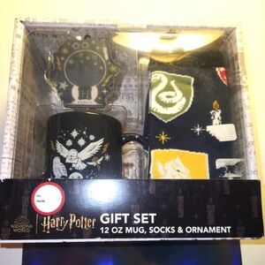 NEW Harry Potter Gift Set ! Includes 12oz Mug / Crew Socks & Hogwarts Ornament